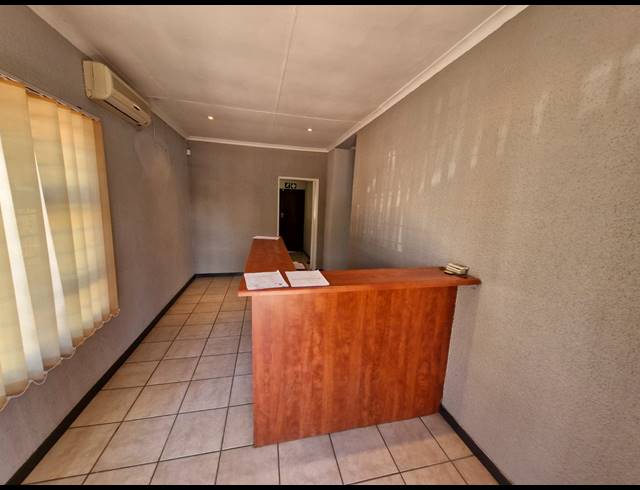 100M² OFFICE TO LET IN FARRAR PARK